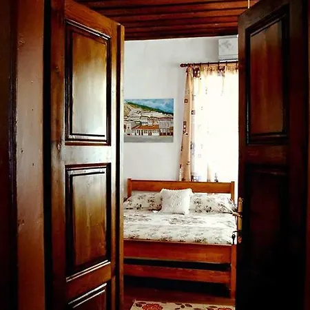 Vasili 3* Μπεράτ